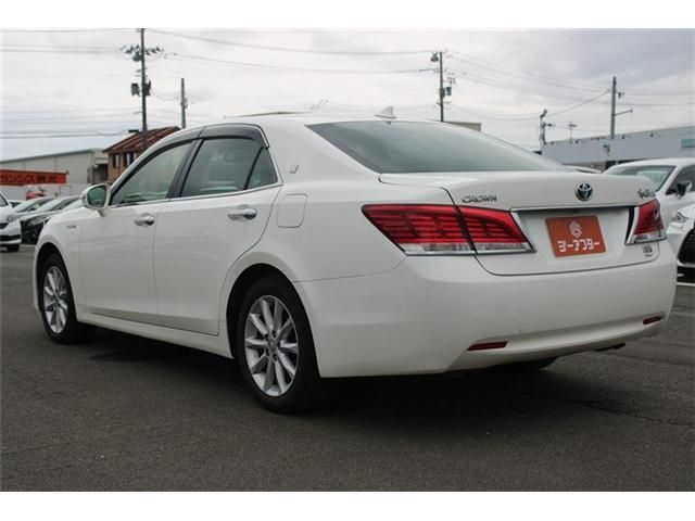 CROWN sedan hybrid 4WD