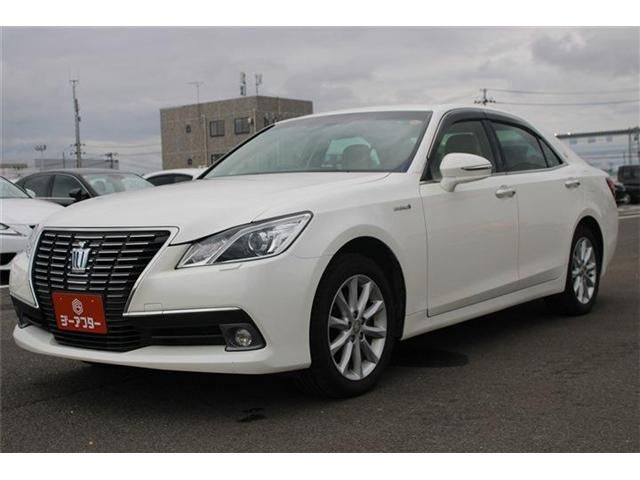 CROWN sedan hybrid 4WD