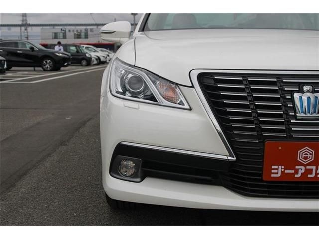 CROWN sedan hybrid 4WD