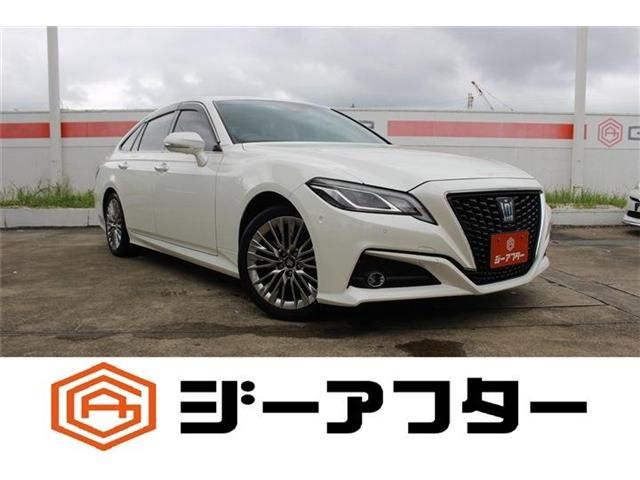 CROWN sedan hybrid