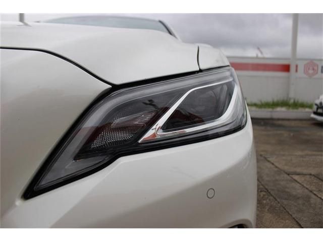 CROWN sedan hybrid