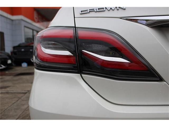 CROWN sedan hybrid