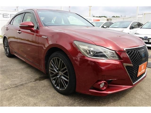 CROWN sedan hybrid