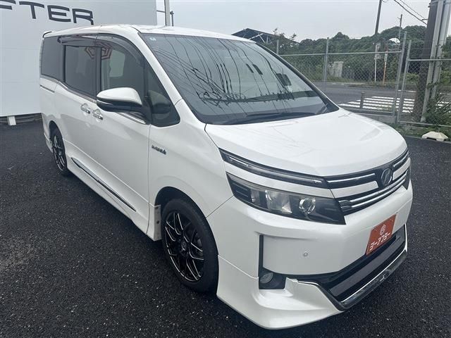 VOXY HYBRID
