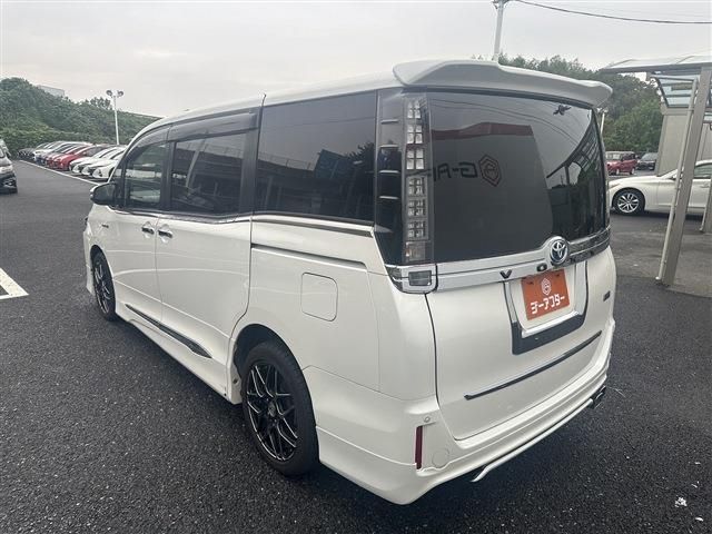 VOXY HYBRID
