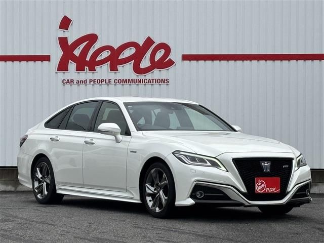 CROWN sedan hybrid