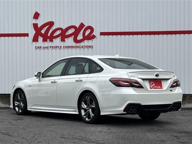 CROWN sedan hybrid
