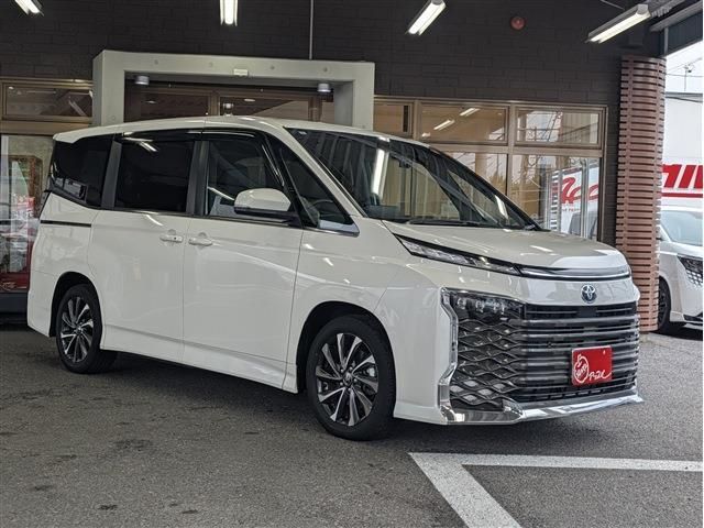 VOXY HYBRID