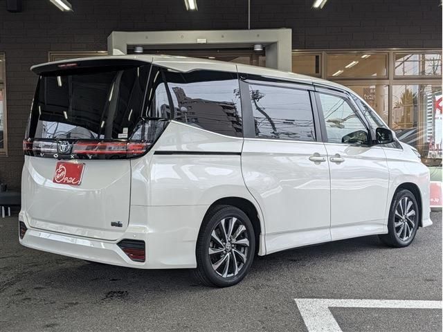 VOXY HYBRID
