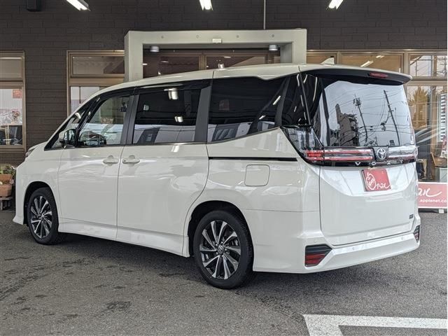 VOXY HYBRID