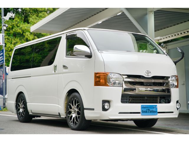 REGIUSACE 2WD van