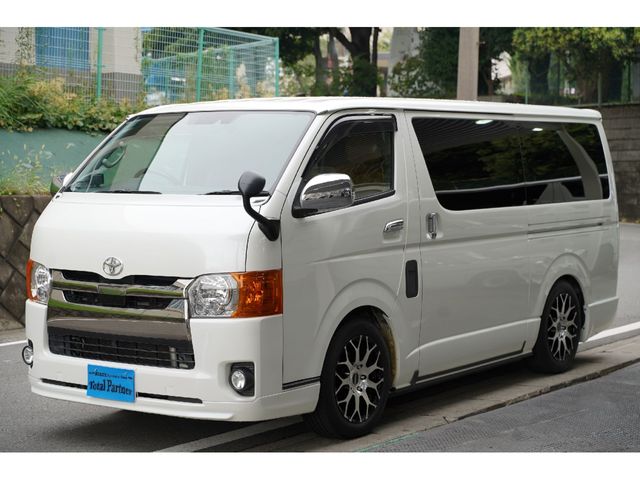 REGIUSACE 2WD van