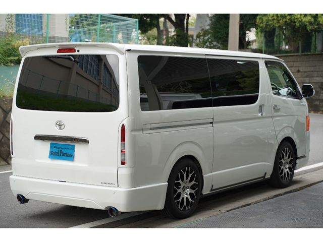 REGIUSACE 2WD van