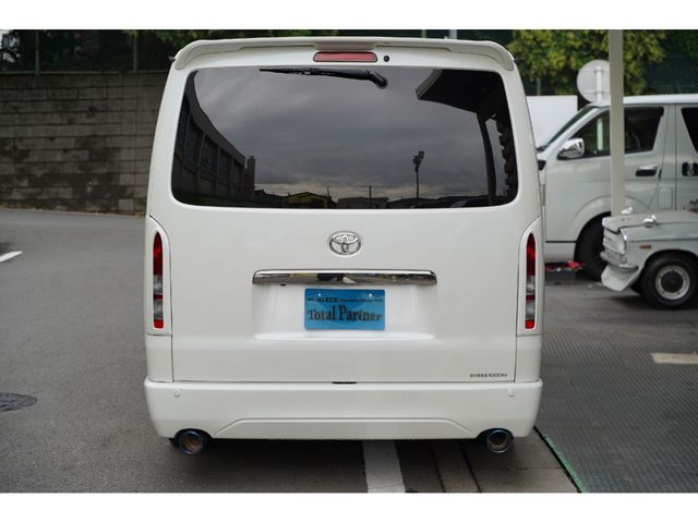 REGIUSACE 2WD van