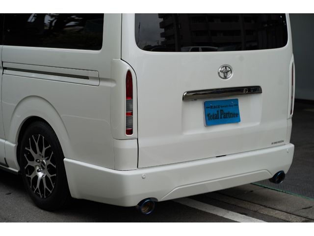 REGIUSACE 2WD van