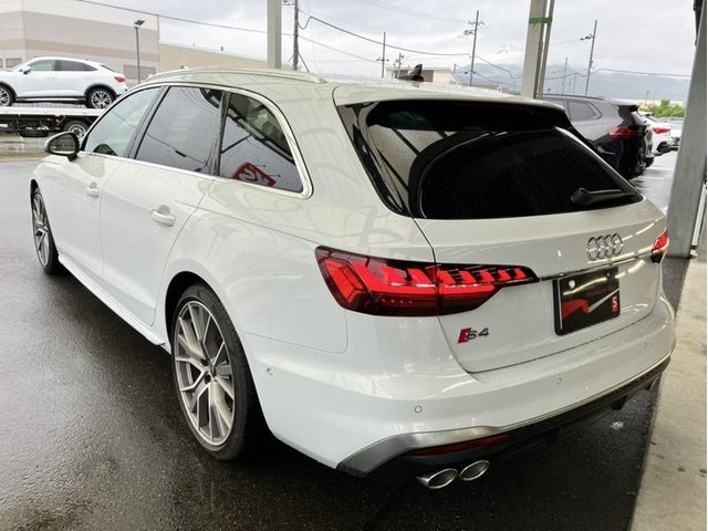 AUDI S4 AVANT