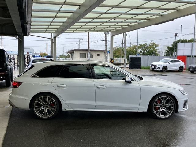 AUDI S4 AVANT