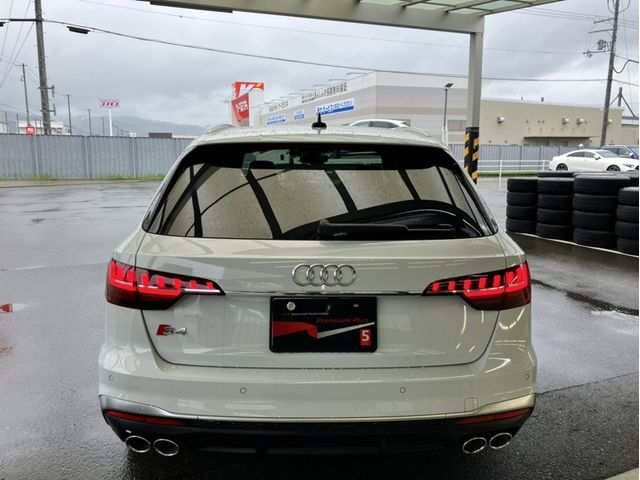 AUDI S4 AVANT