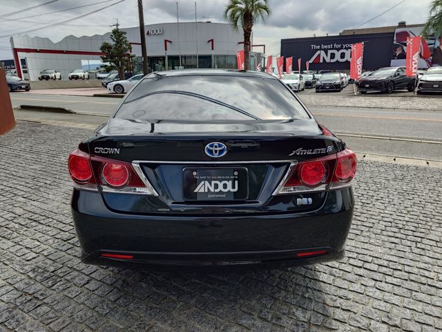 CROWN sedan hybrid