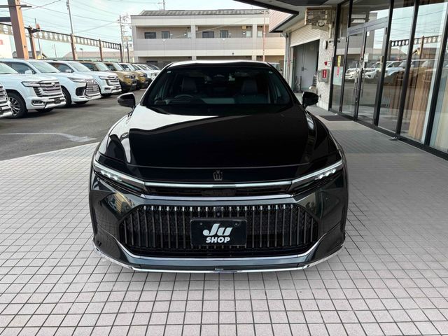 CROWN sedan hybrid