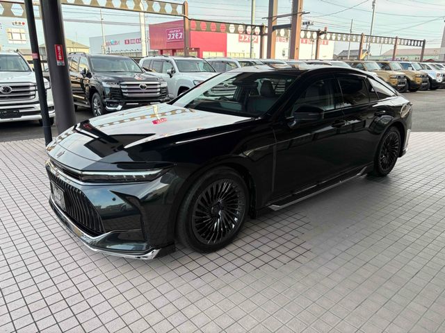 CROWN sedan hybrid