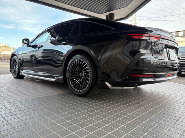 CROWN sedan hybrid