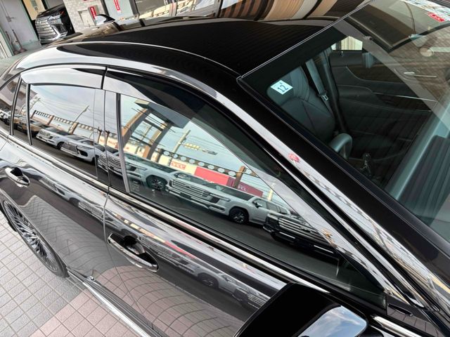 CROWN sedan hybrid