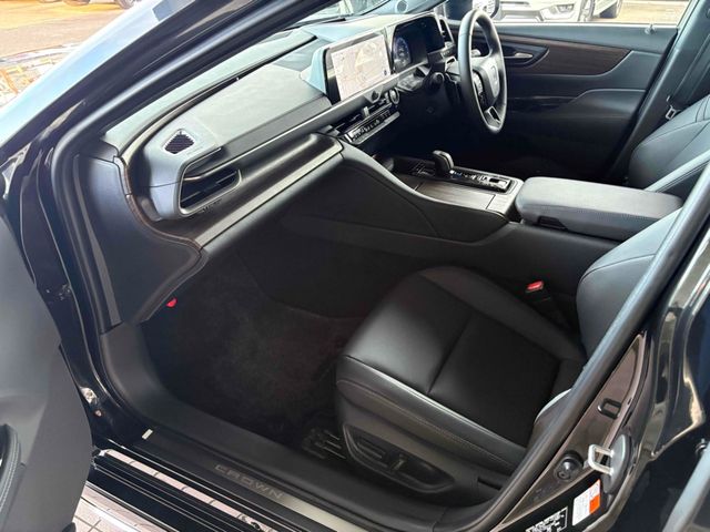 CROWN sedan hybrid