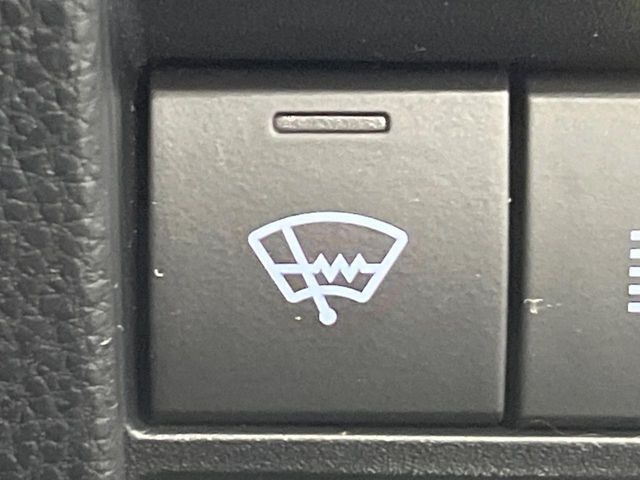 VOXY HYBRID 4WD