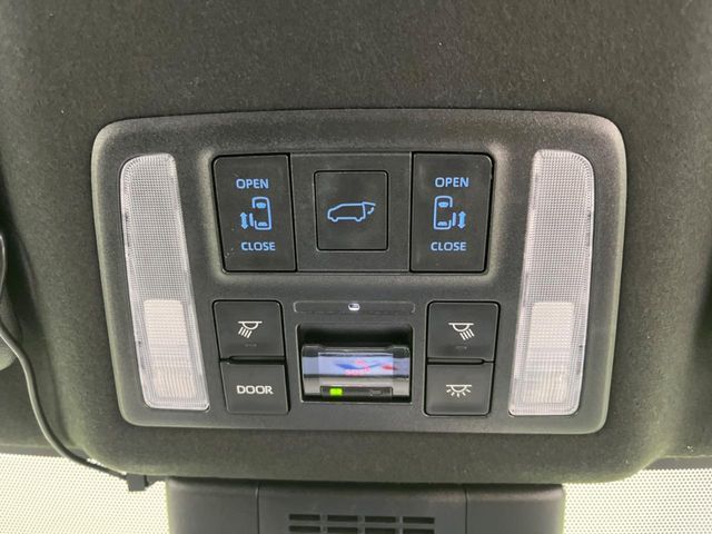 VOXY HYBRID 4WD