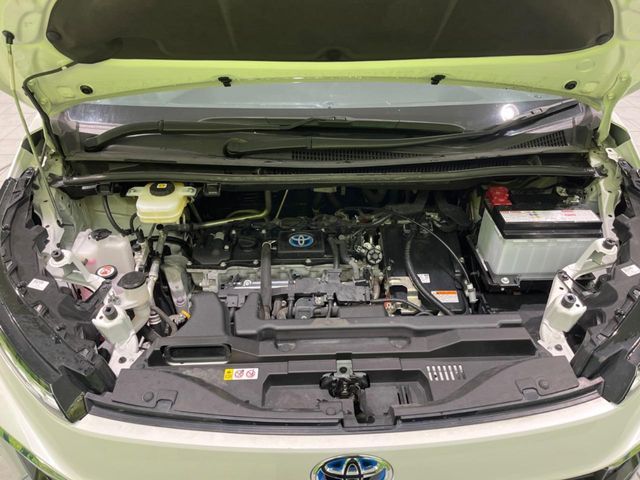 VOXY HYBRID 4WD