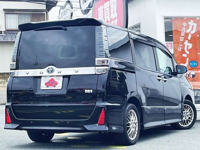 VOXY HYBRID