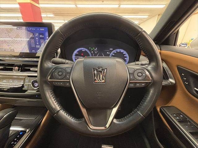 CROWN sedan hybrid
