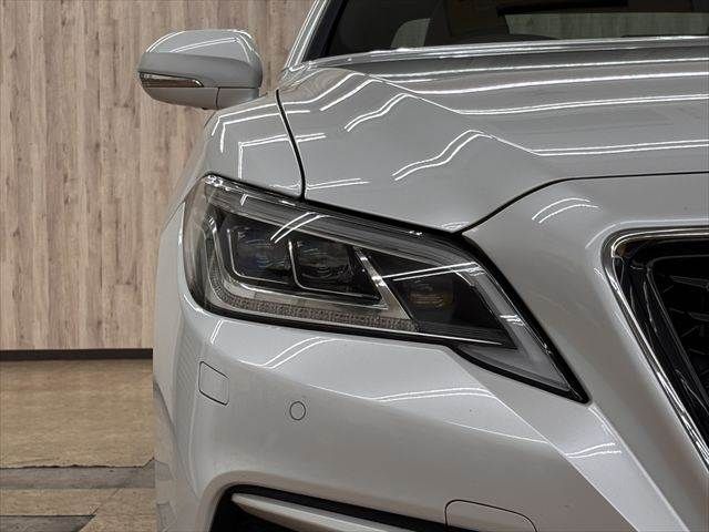 CROWN sedan hybrid