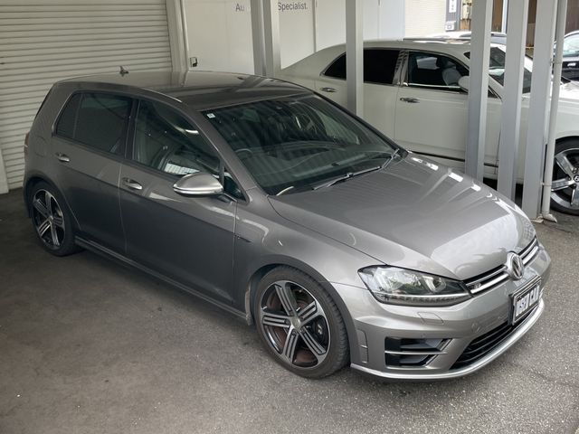 VOLKSWAGEN GOLF R