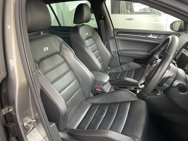 VOLKSWAGEN GOLF R