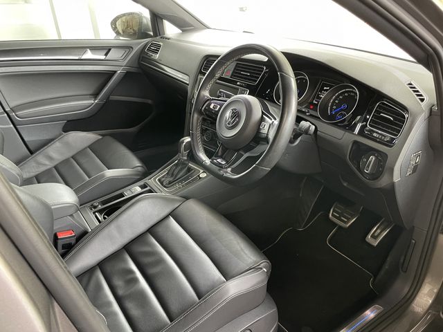 VOLKSWAGEN GOLF R
