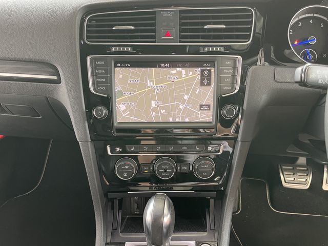 VOLKSWAGEN GOLF R