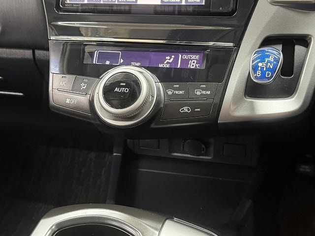 PRIUS Alpha