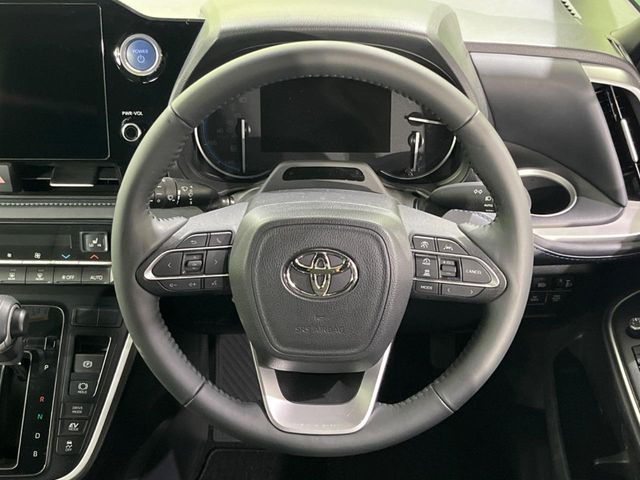 VOXY HYBRID
