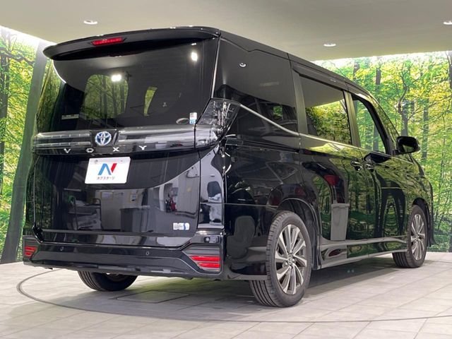 VOXY HYBRID