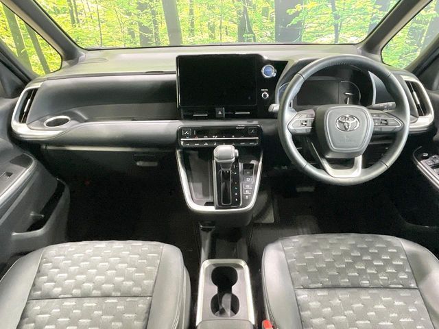 VOXY HYBRID