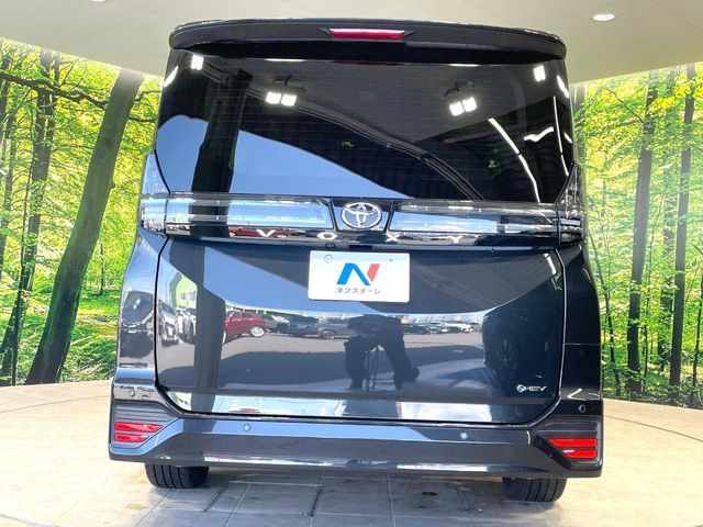 VOXY HYBRID
