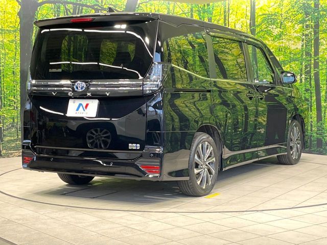 VOXY HYBRID