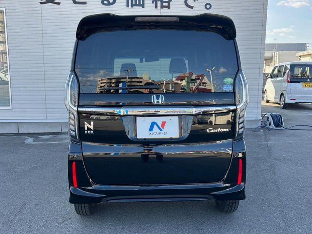 N BOX CUSTOM