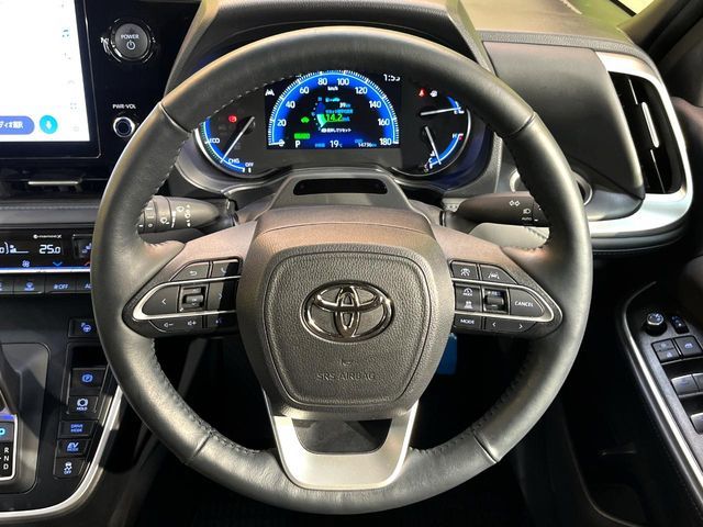 VOXY HYBRID