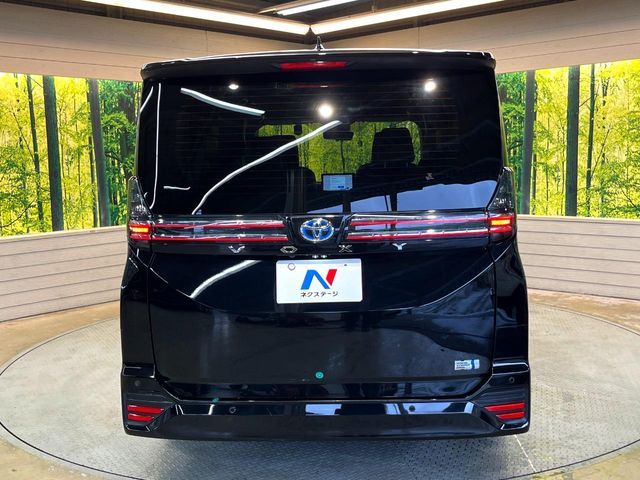VOXY HYBRID