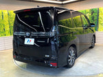 VOXY HYBRID