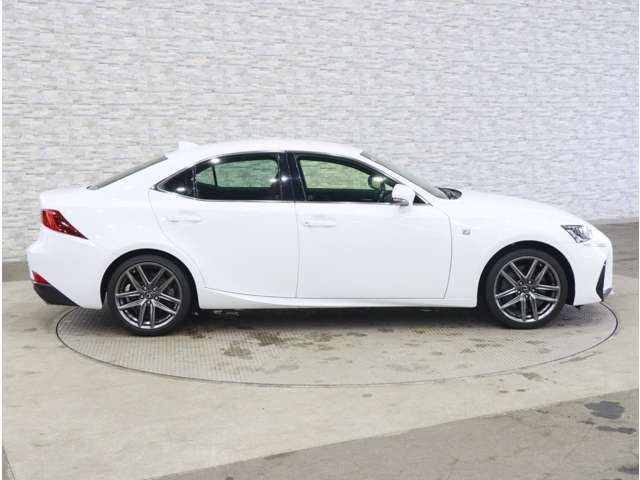 LEXUS IS200t