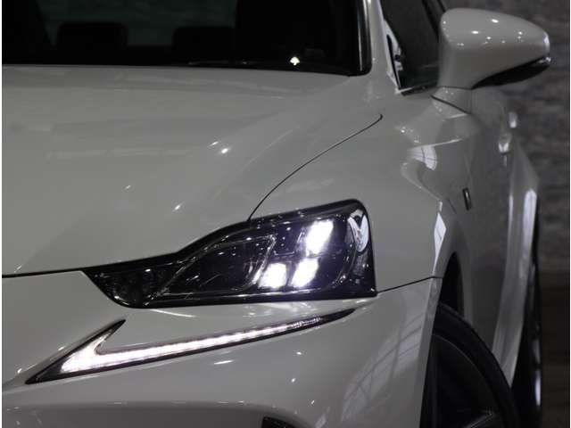 LEXUS IS200t
